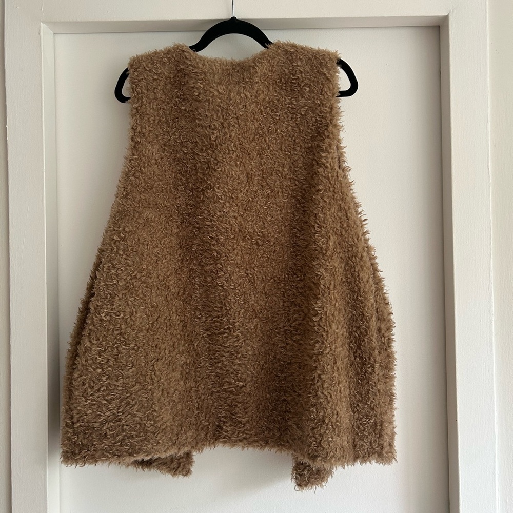 Vince Camuto faux fur vest - Picture 2 of 4